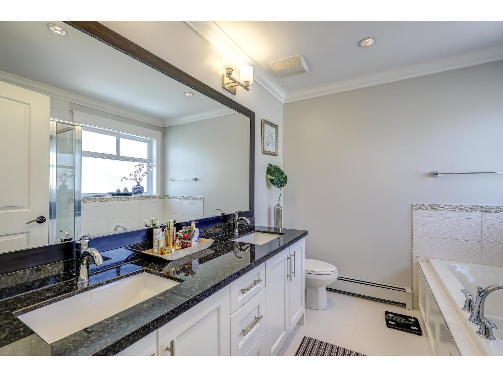 Photo 23 of 21161 80 A Avenue, Langley BC