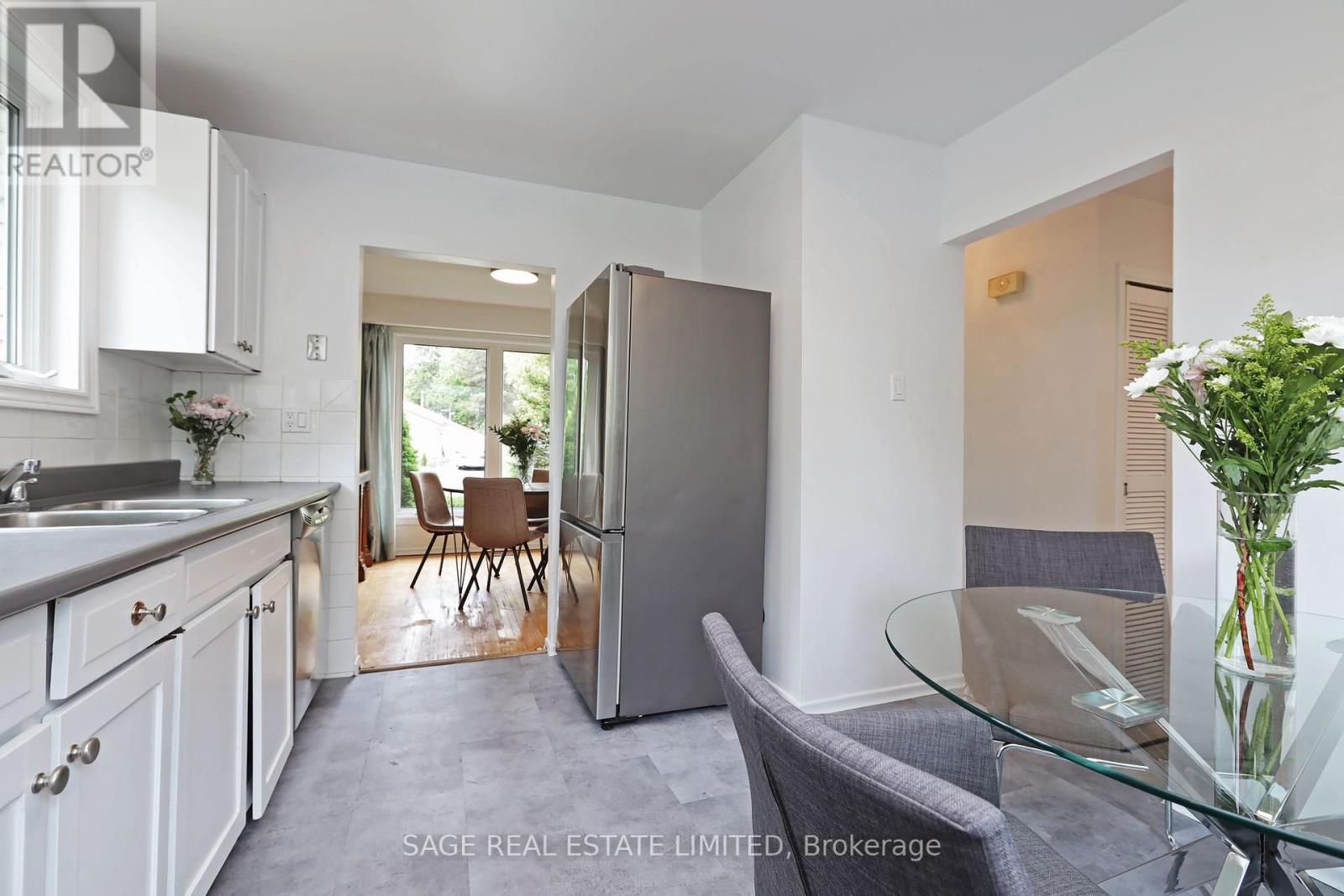 Photo 11 of 51 Prince Philip Boulevard, Toronto ON