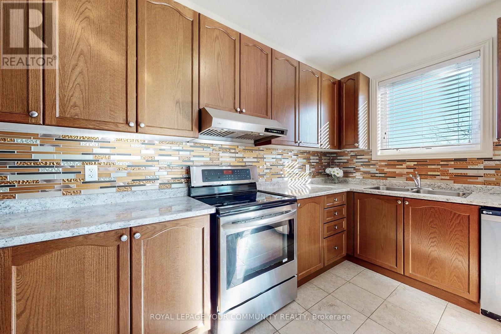 Photo 36 of 131 Aikenhead Avenue, Richmond Hill ON