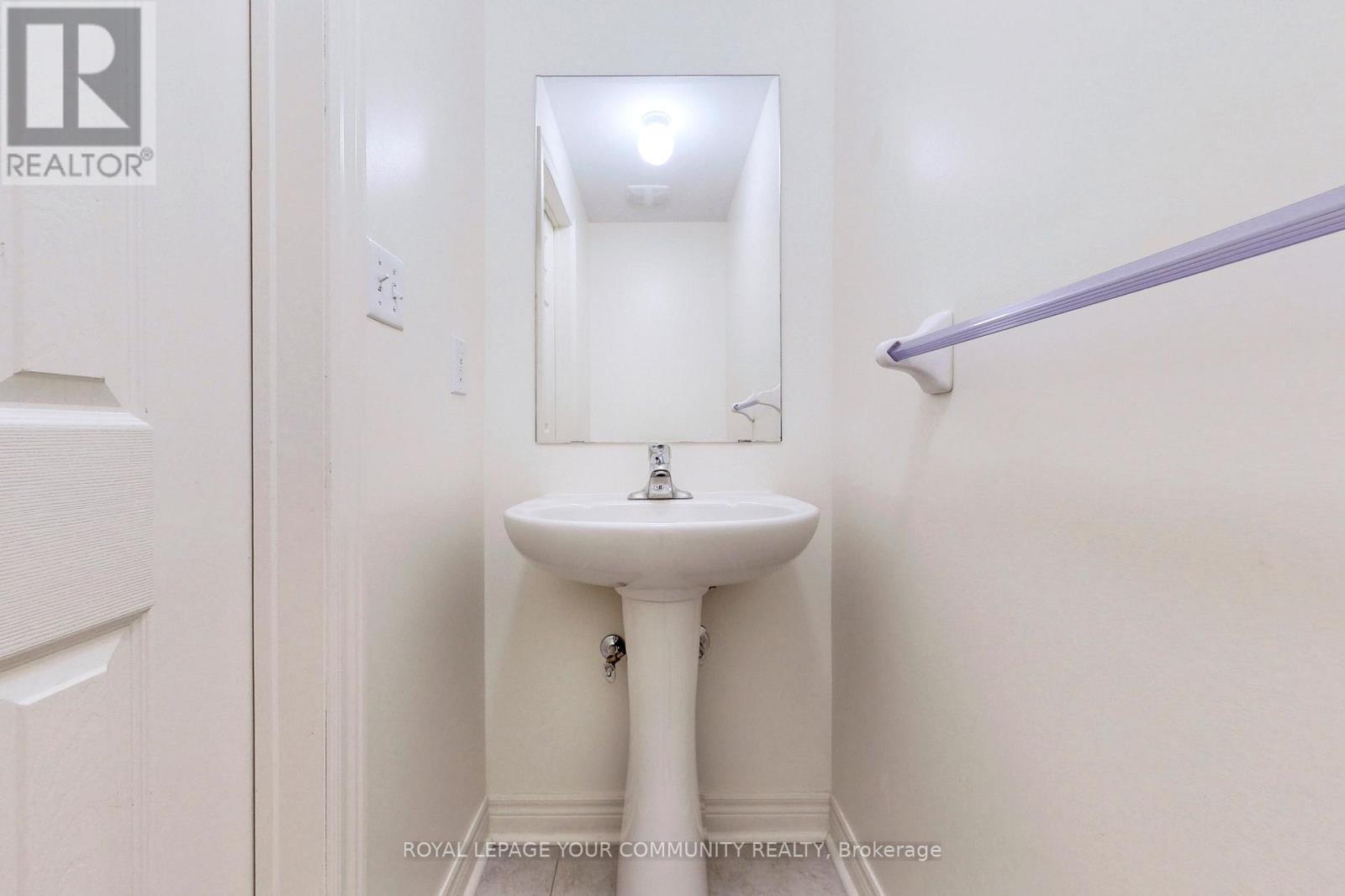 Photo 9 of 131 Aikenhead Avenue, Richmond Hill ON