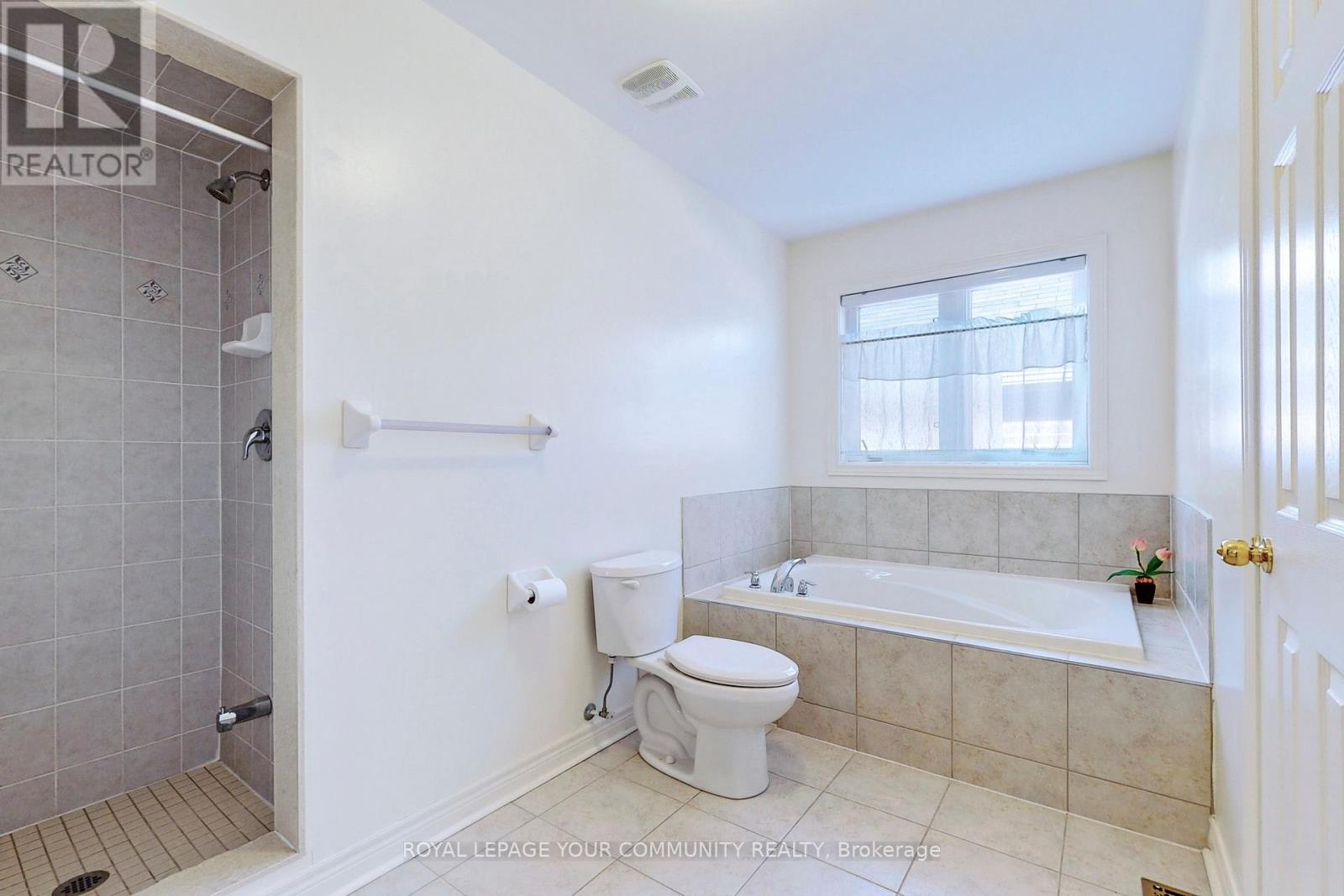 Photo 2 of 131 Aikenhead Avenue, Richmond Hill ON