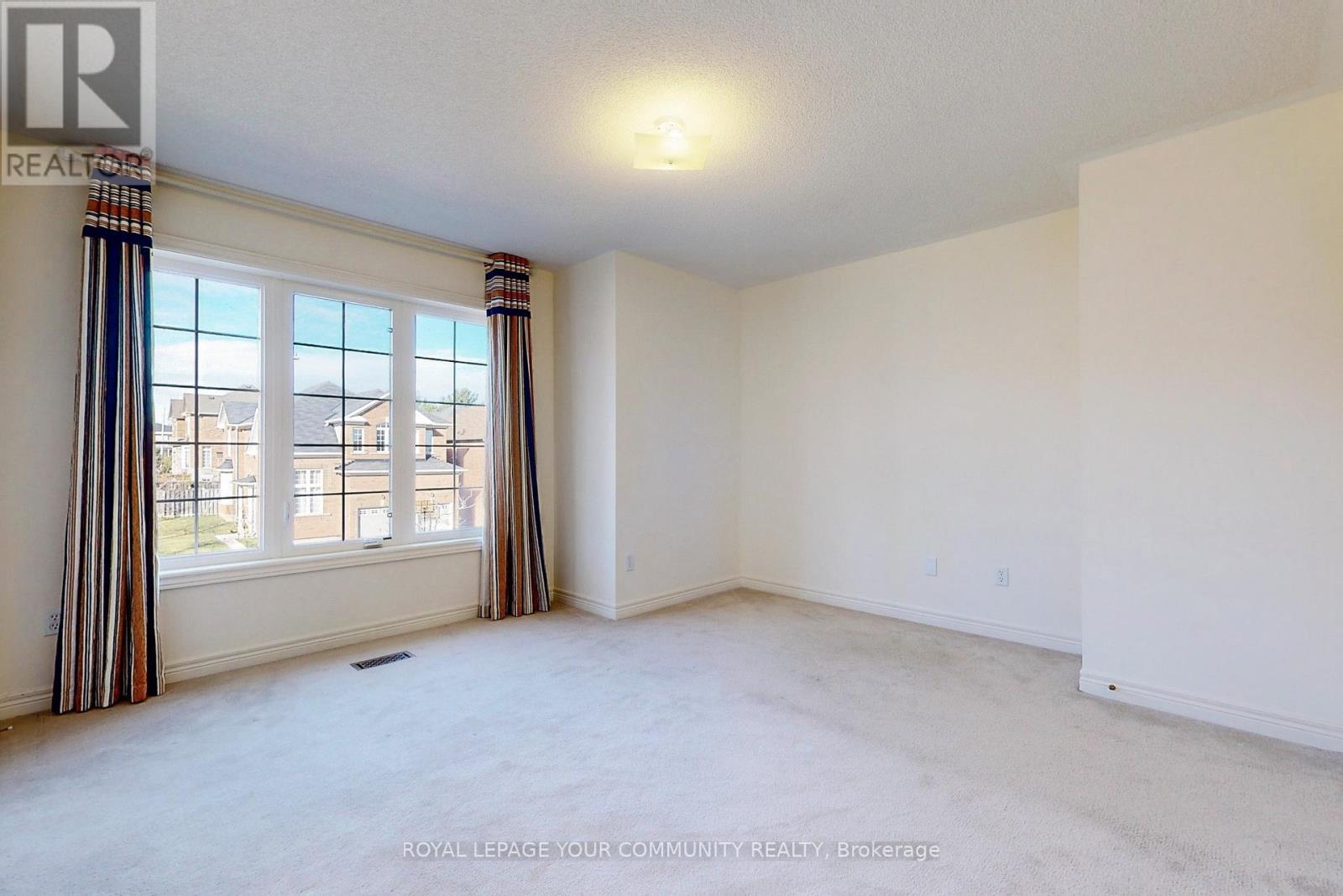 Photo 3 of 131 Aikenhead Avenue, Richmond Hill ON