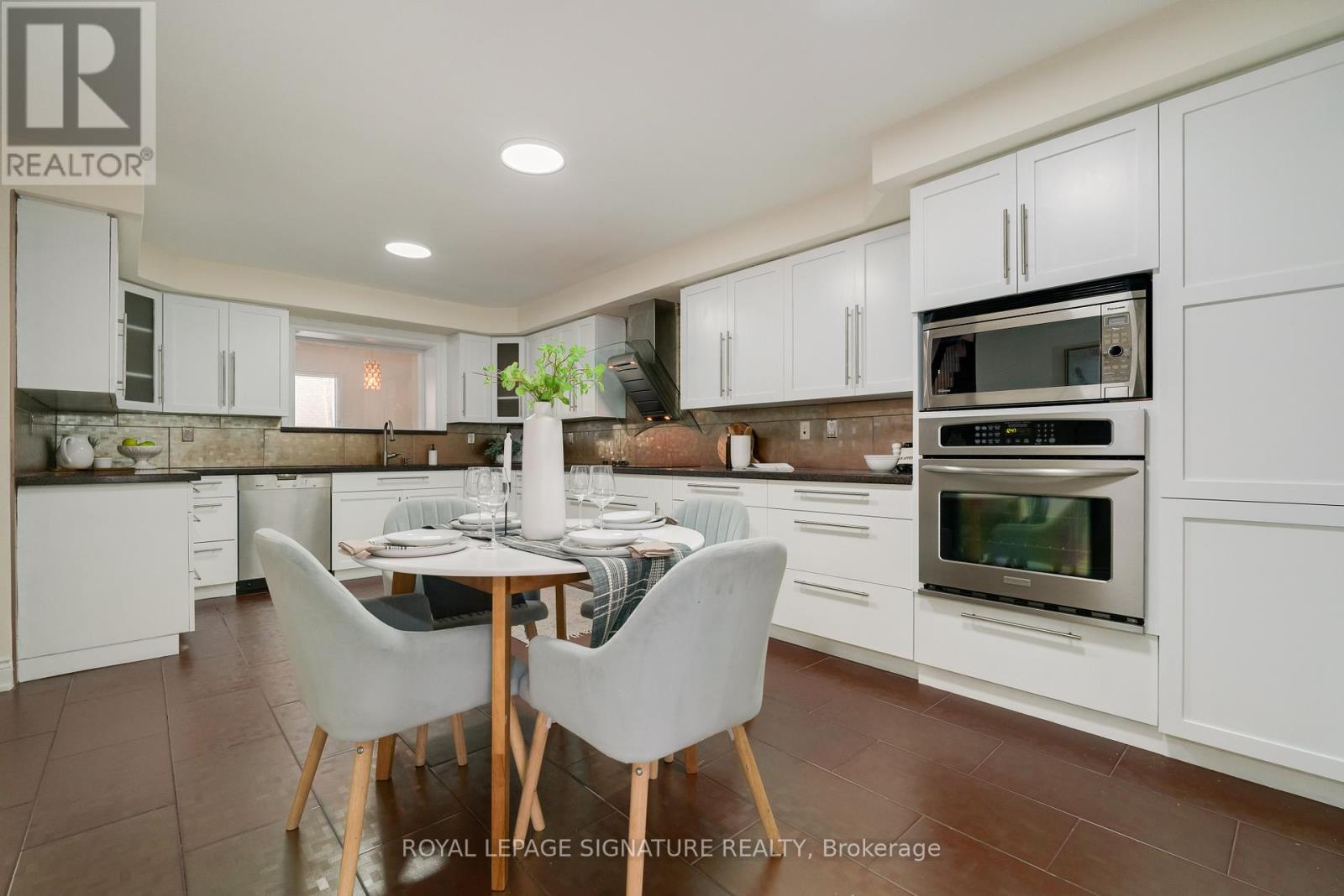 Photo 45 of 339 Elmwood Avenue, Richmond Hill ON