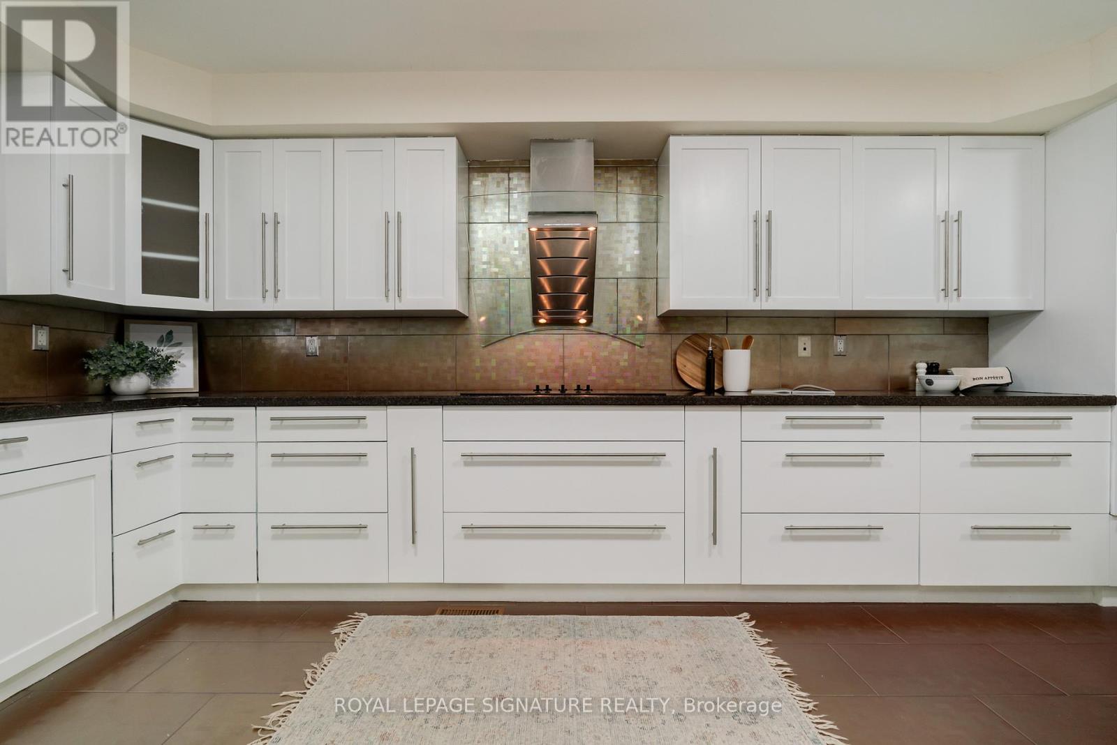 Photo 47 of 339 Elmwood Avenue, Richmond Hill ON