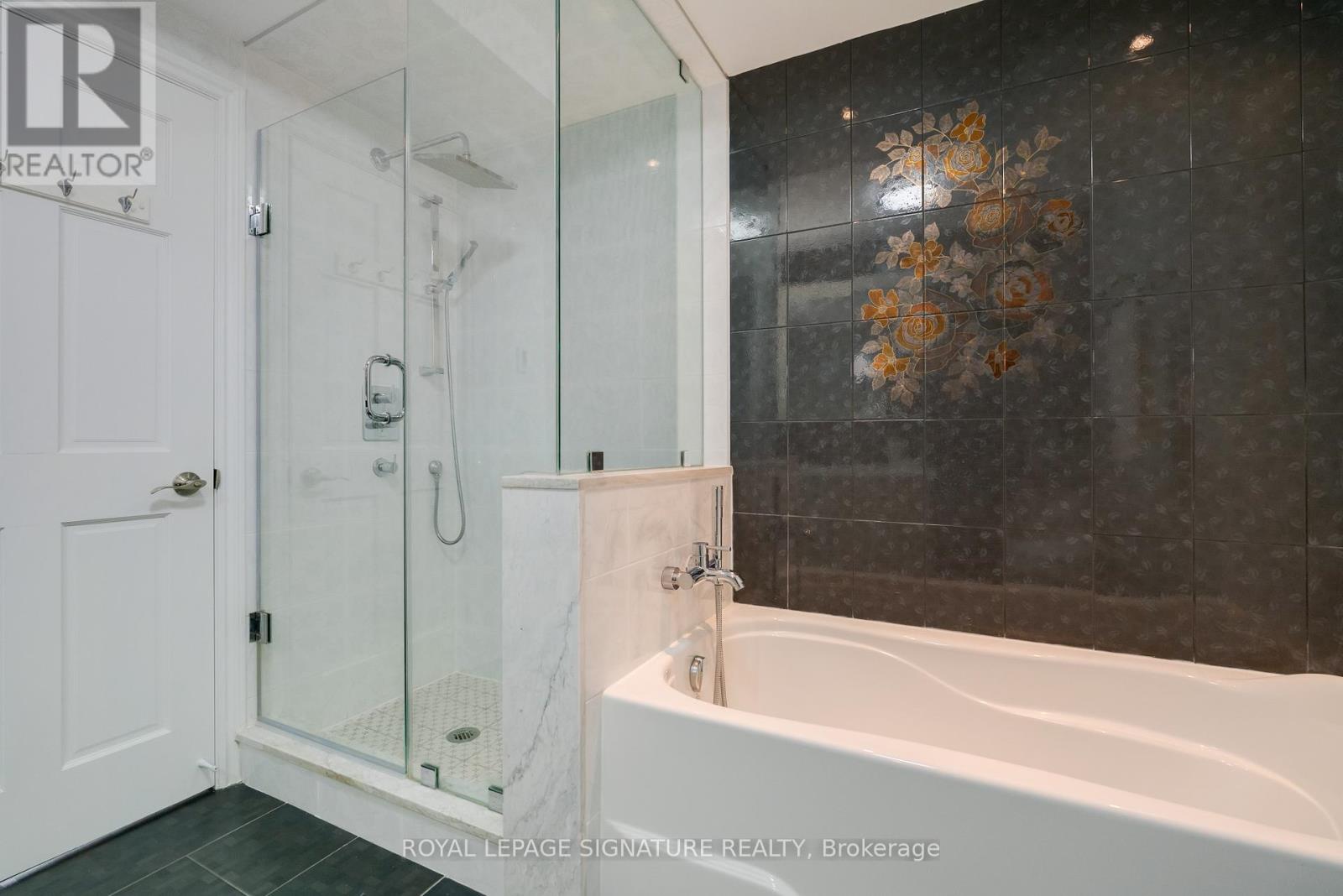 Photo 10 of 339 Elmwood Avenue, Richmond Hill ON