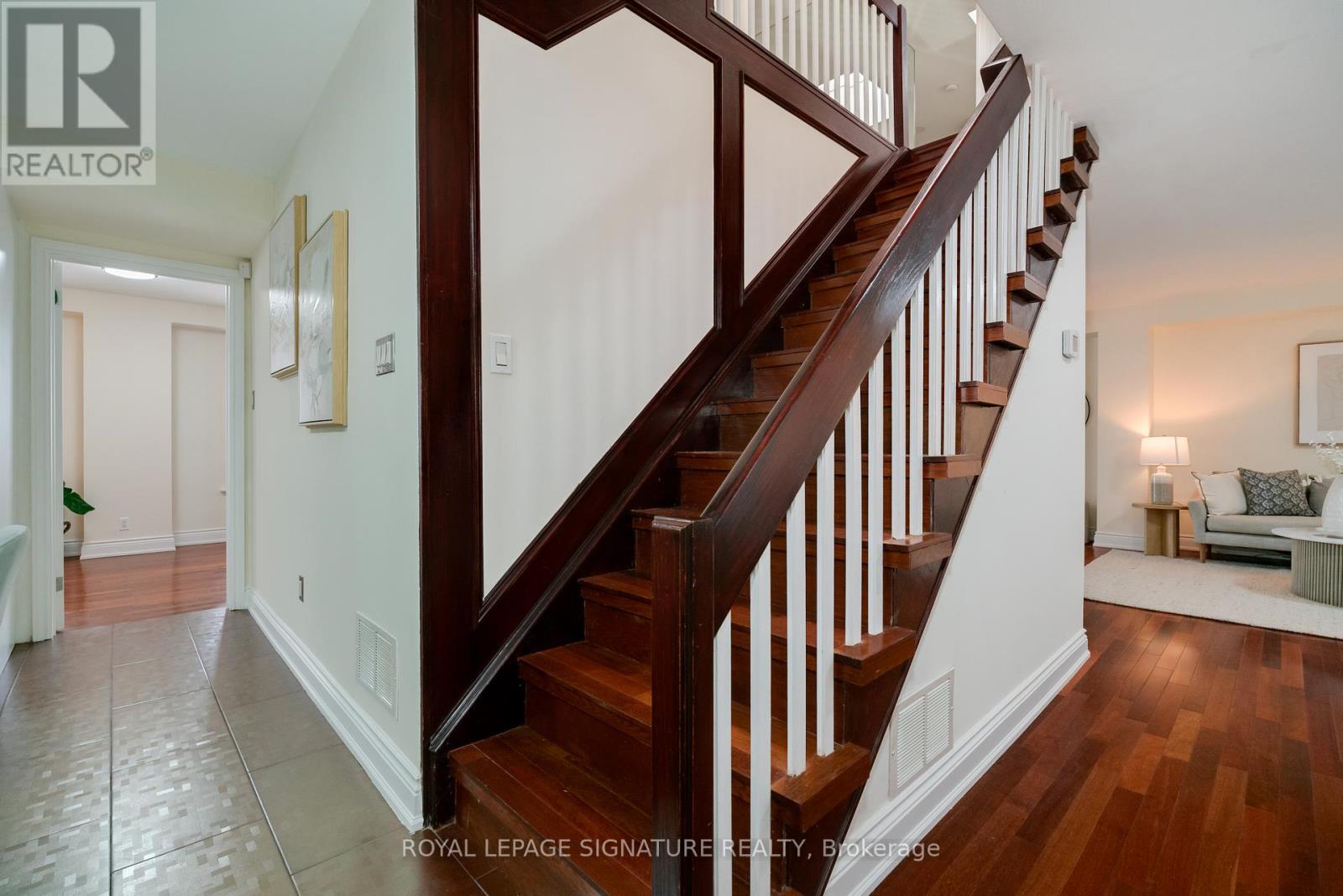 Photo 17 of 339 Elmwood Avenue, Richmond Hill ON