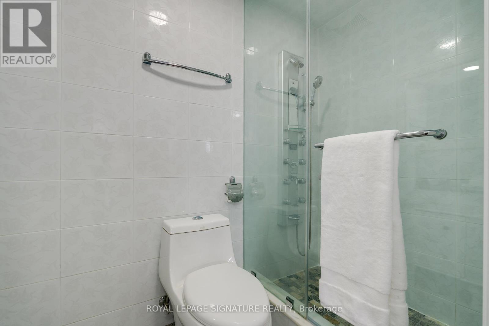 Photo 36 of 339 Elmwood Avenue, Richmond Hill ON