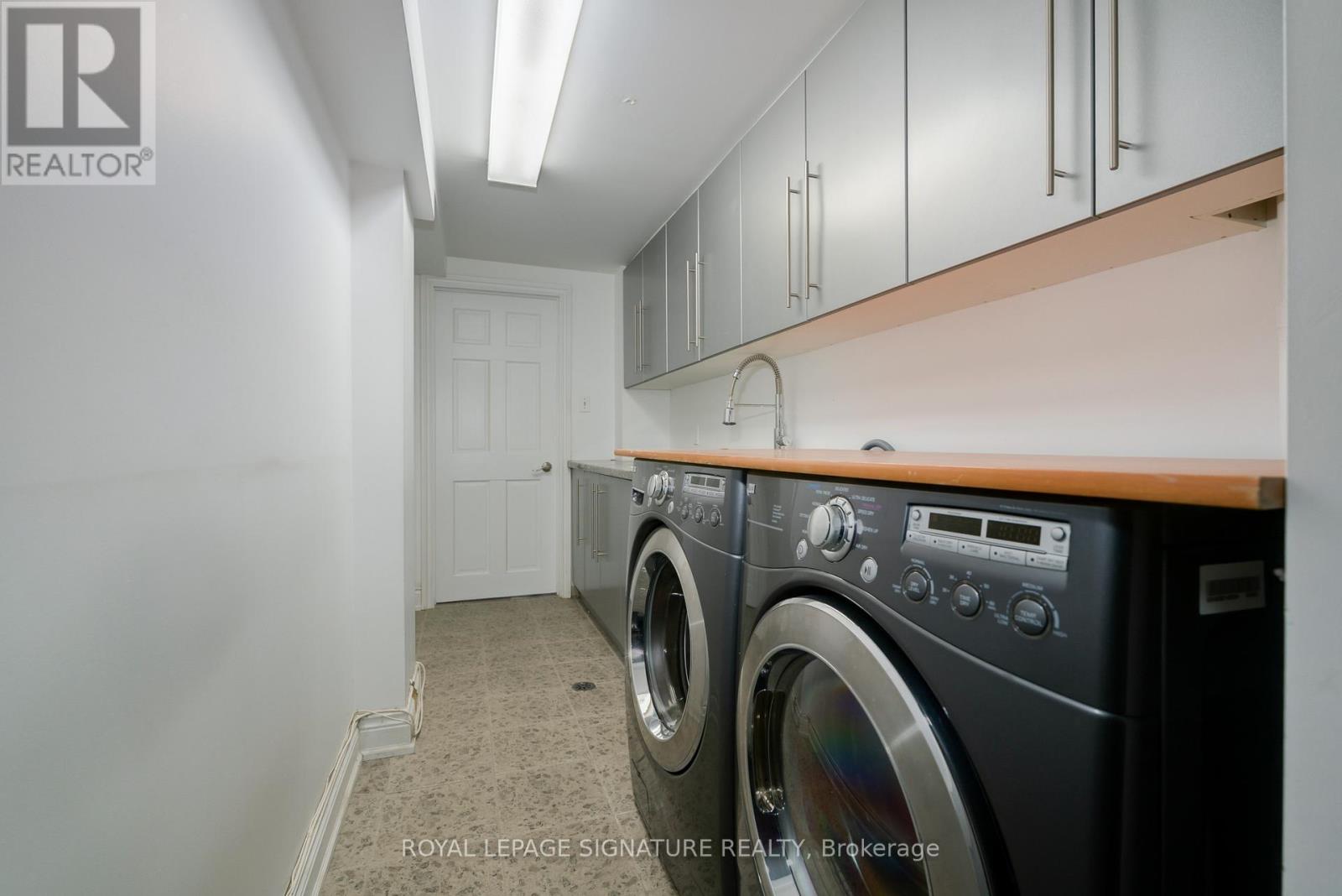 Photo 48 of 339 Elmwood Avenue, Richmond Hill ON