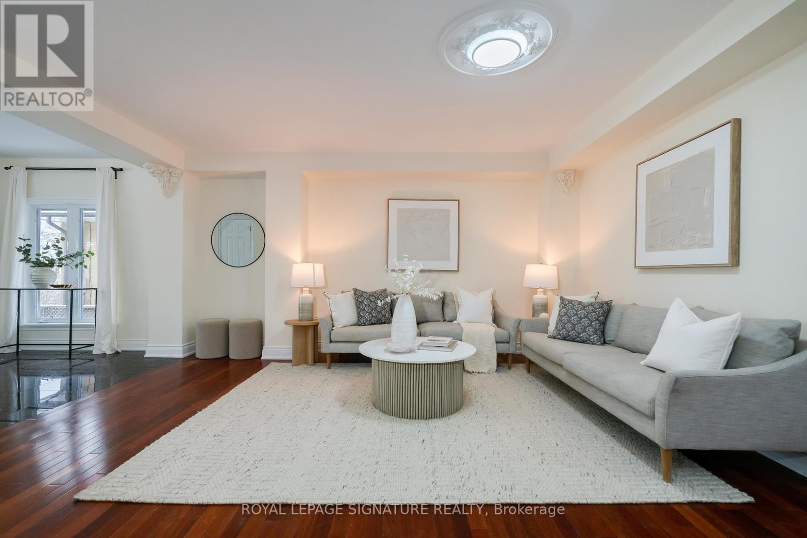 Photo 33 of 339 Elmwood Avenue, Richmond Hill ON