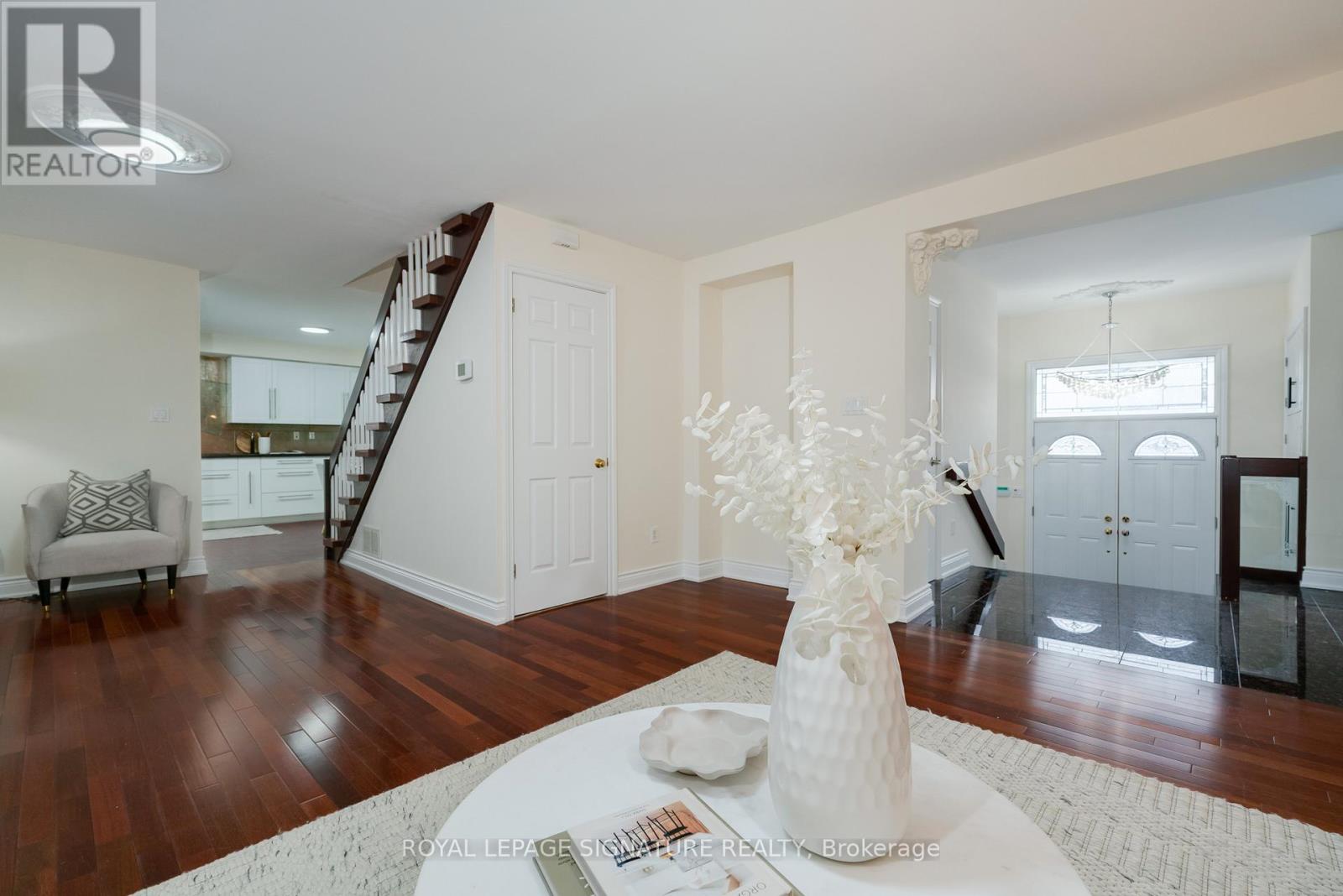Photo 15 of 339 Elmwood Avenue, Richmond Hill ON