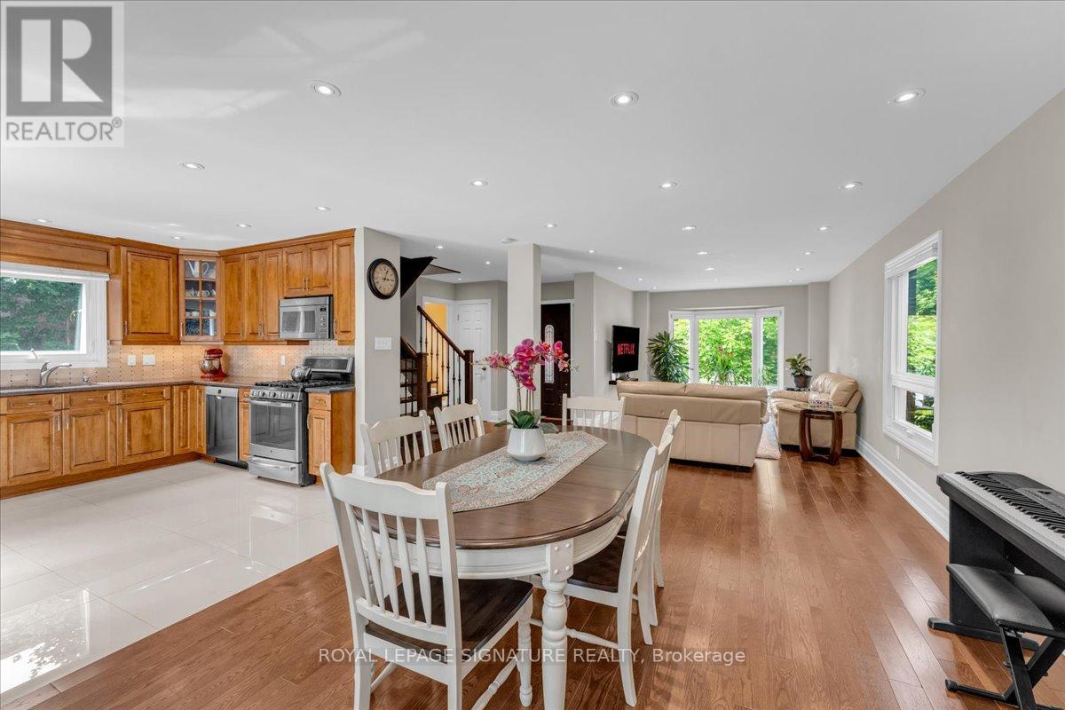 Photo 41 of 57 Tribbling Crescent, Aurora ON