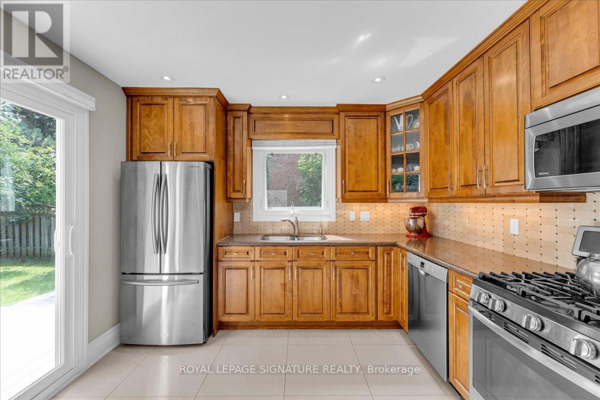 Photo 12 of 57 Tribbling Crescent, Aurora ON