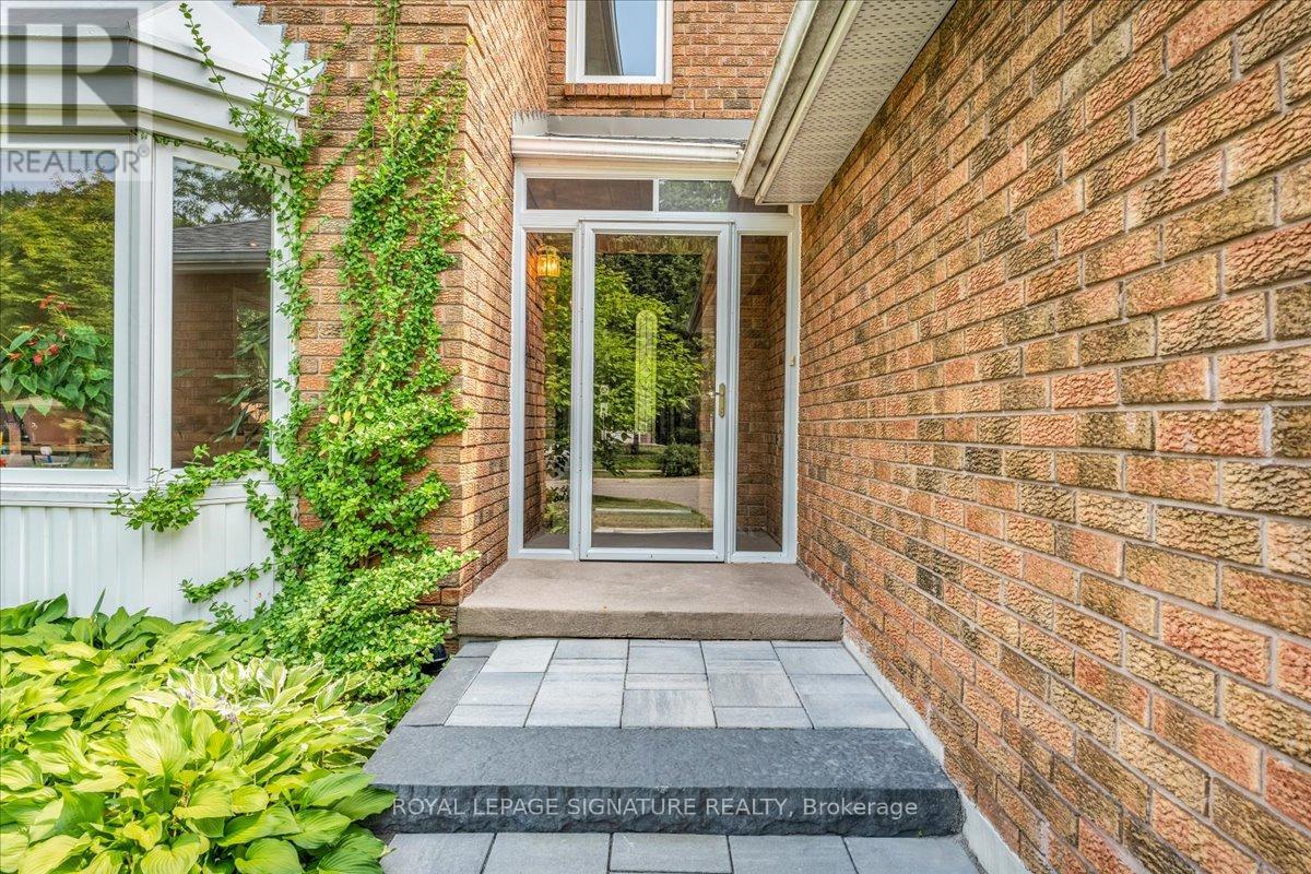 Photo 43 of 57 Tribbling Crescent, Aurora ON