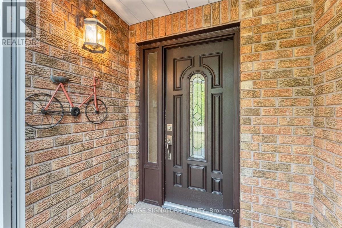 Photo 11 of 57 Tribbling Crescent, Aurora ON