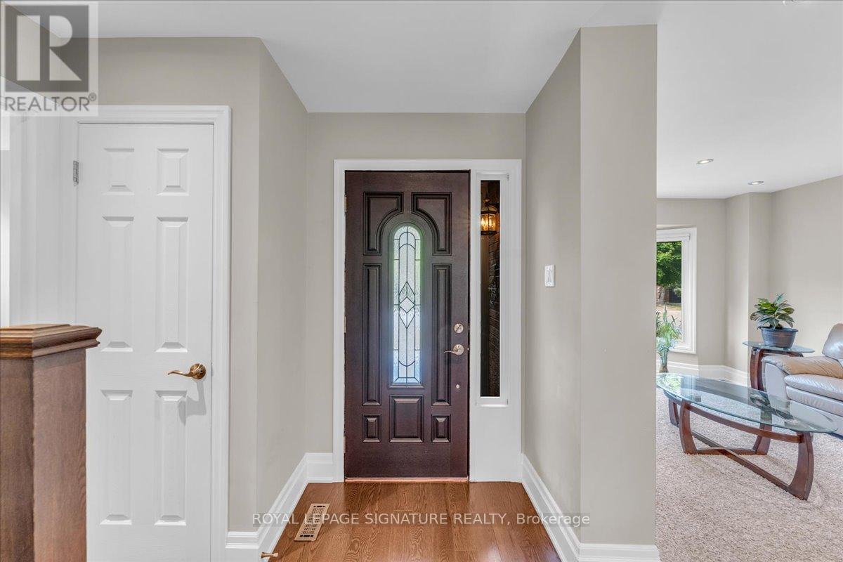 Photo 33 of 57 Tribbling Crescent, Aurora ON
