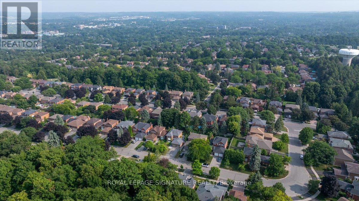Photo 36 of 57 Tribbling Crescent, Aurora ON
