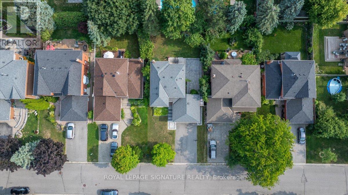 Photo 17 of 57 Tribbling Crescent, Aurora ON
