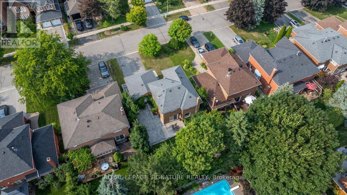 Photo 34 of 57 Tribbling Crescent, Aurora ON