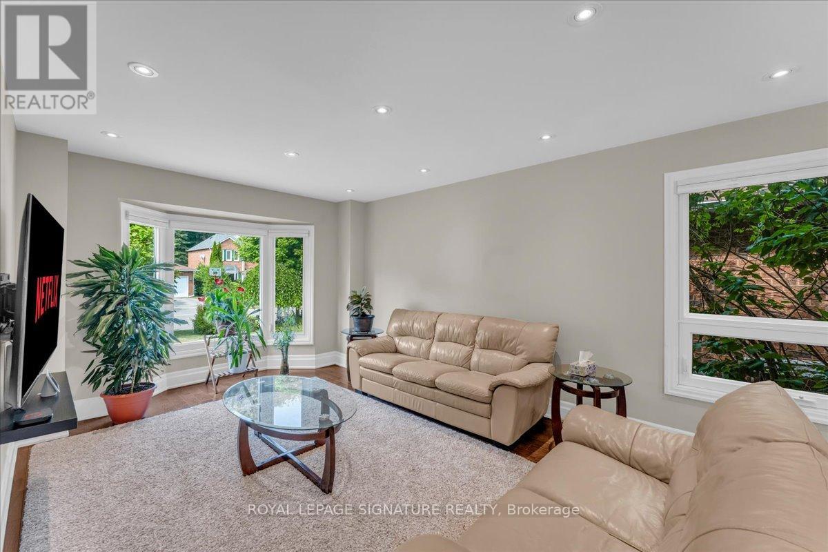 Photo 13 of 57 Tribbling Crescent, Aurora ON