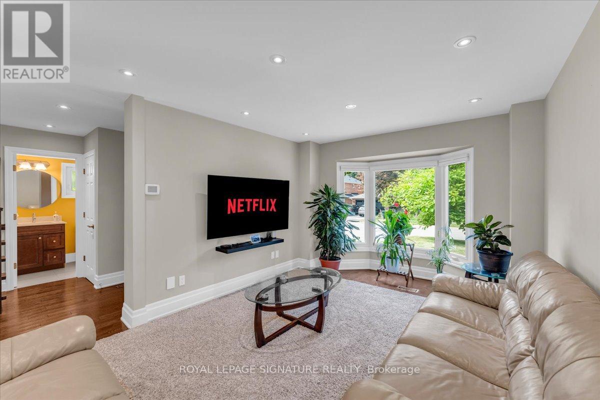 Photo 22 of 57 Tribbling Crescent, Aurora ON