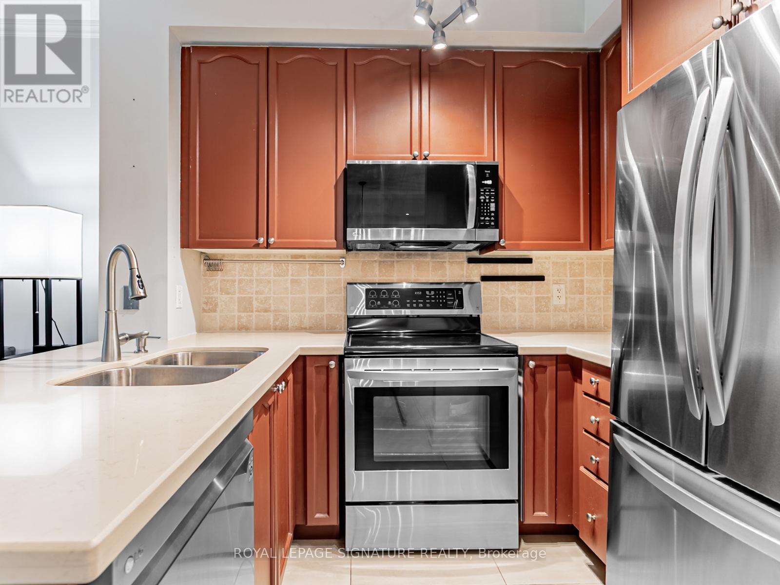 Photo 10 of 326 8201 Islington Avenue, Vaughan ON
