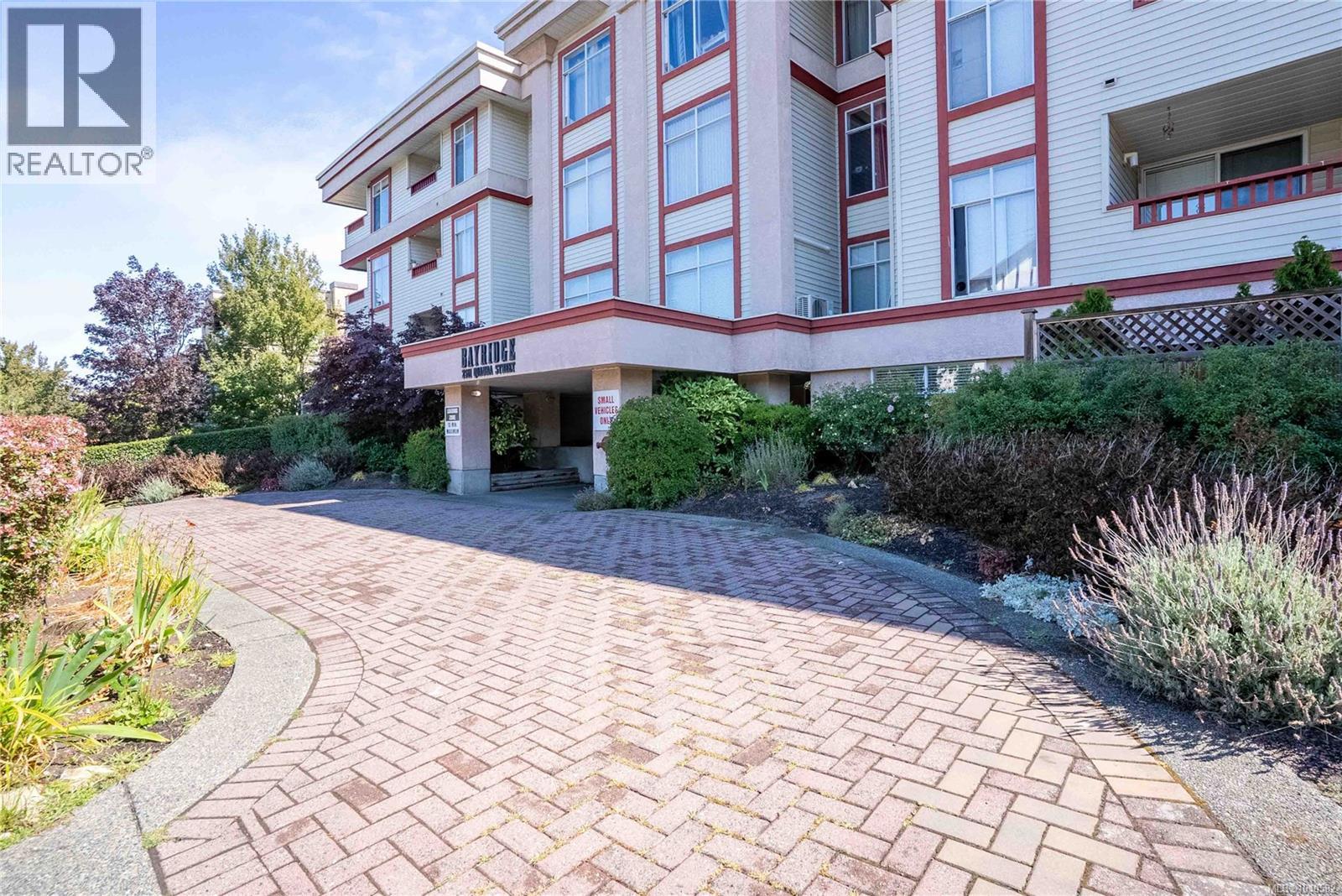 Photo 6 of 305 2511 Quadra St, Victoria BC