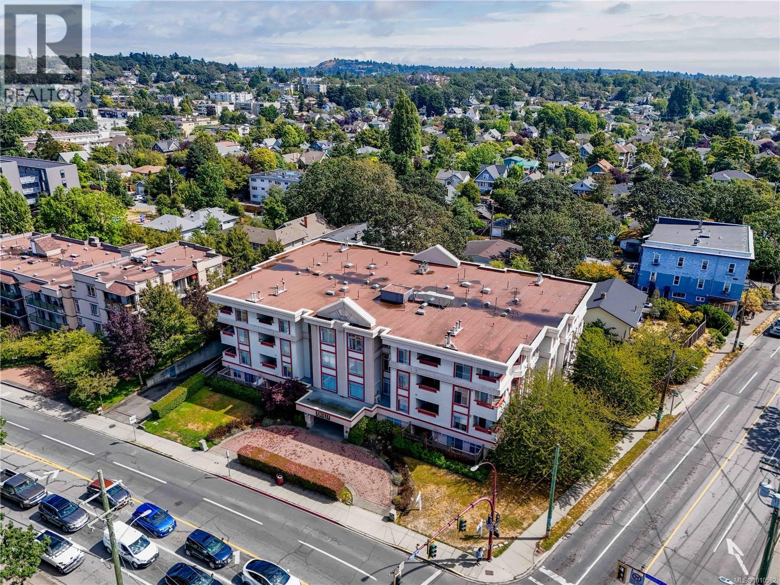 Photo 11 of 305 2511 Quadra St, Victoria BC