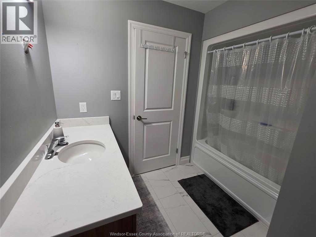 Photo 10 of 46 Kingsbridge, Amherstburg ON