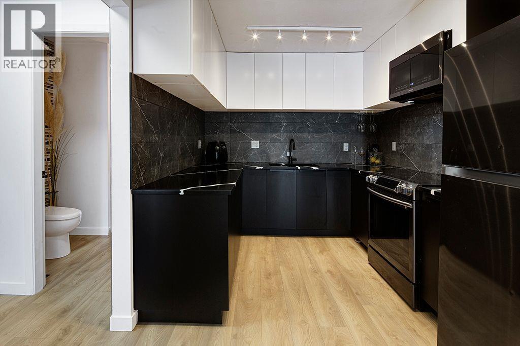 Photo 1 of 208 1220 Falcon Drive, Coquitlam BC
