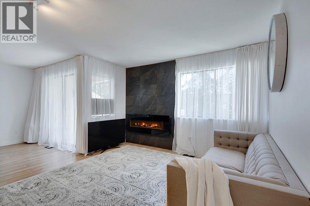 Photo 3 of 208 1220 Falcon Drive, Coquitlam BC