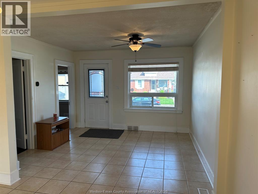 Photo 3 of 1057 Ellis Avenue, Windsor ON