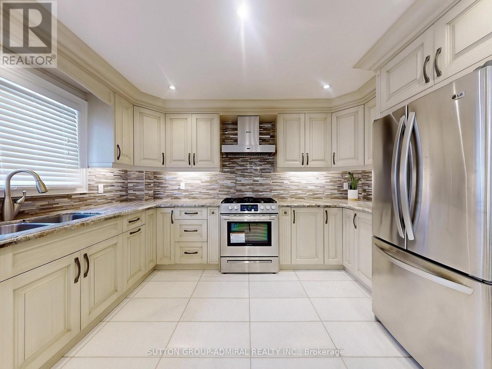 Photo 10 of 160 Marwood Place, Vaughan ON