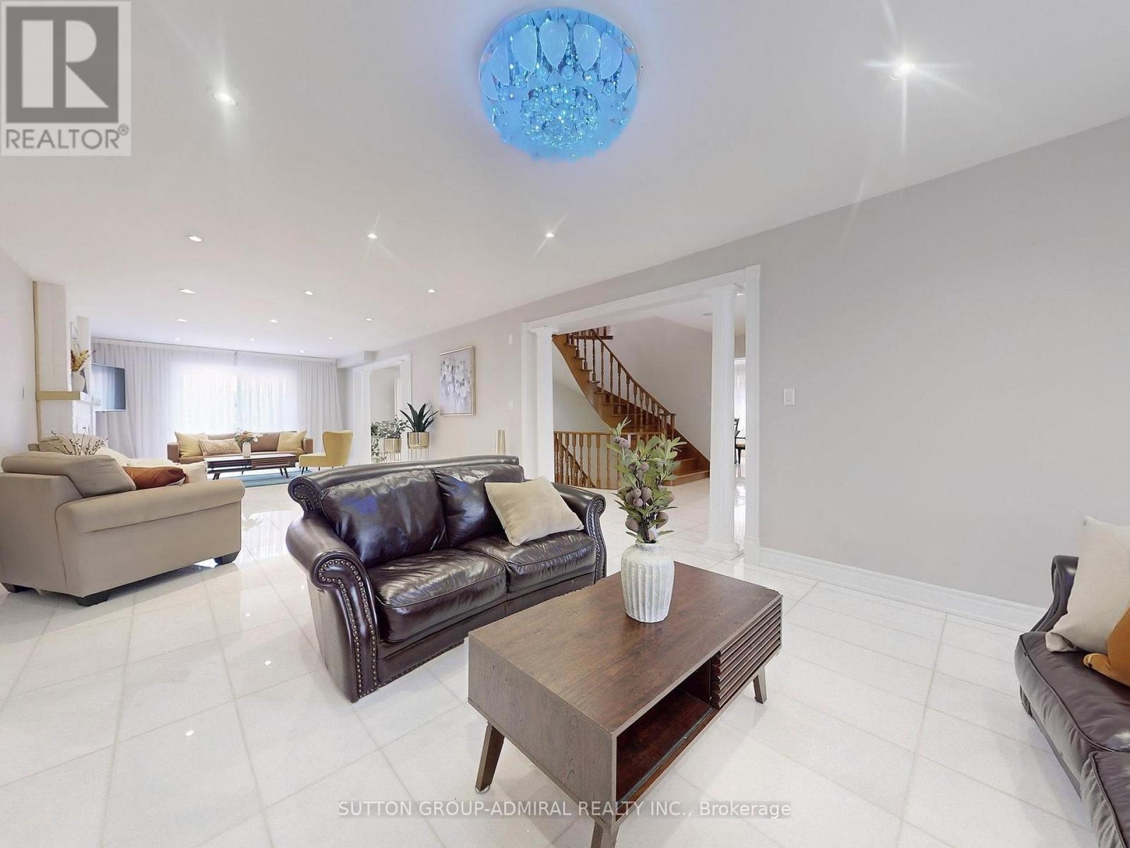 Photo 8 of 160 Marwood Place, Vaughan ON