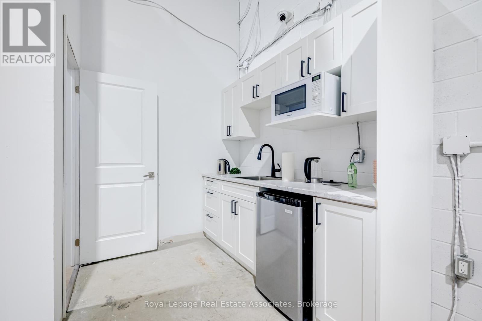 Photo 12 of 27 5250 Solar Drive, Mississauga ON