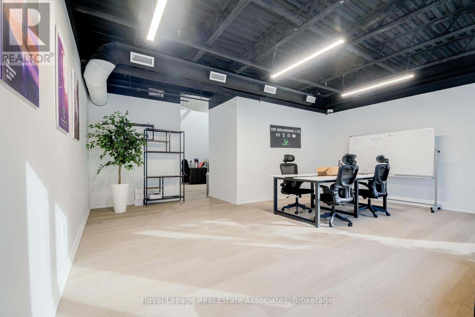 Photo 10 of 27 5250 Solar Drive, Mississauga ON