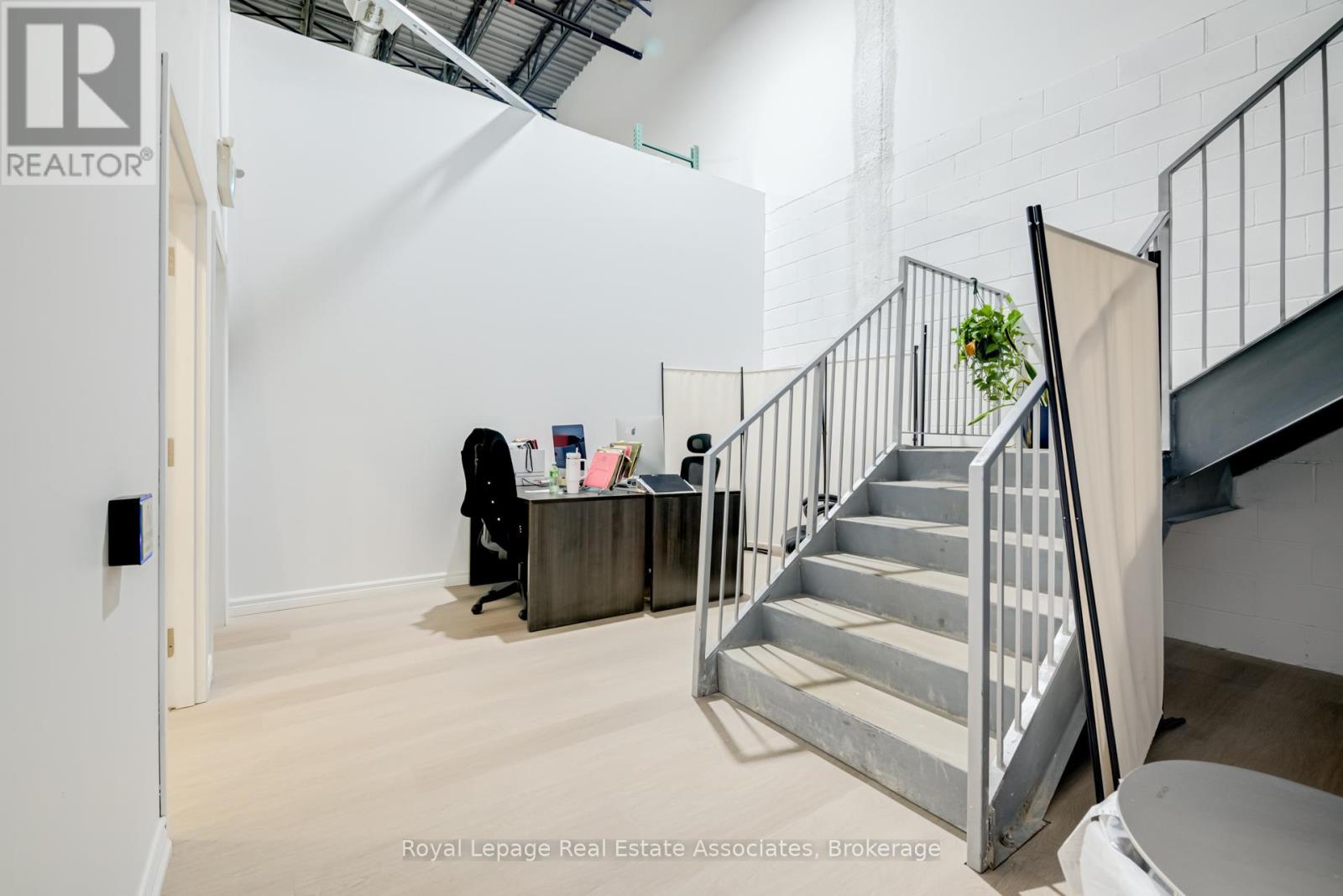 Photo 9 of 27 5250 Solar Drive, Mississauga ON