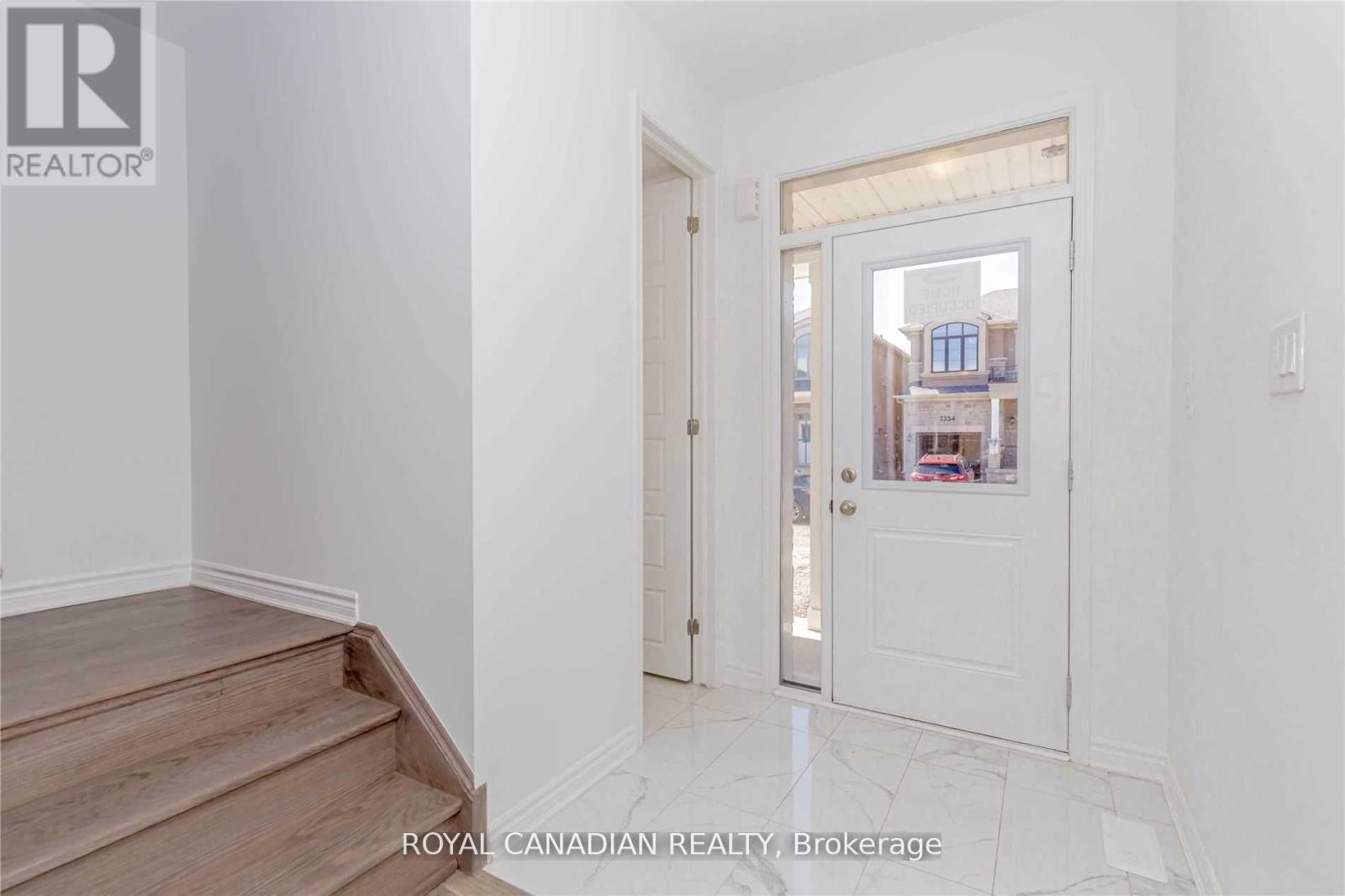 Photo 6 of 1355 Lobelia Crescent, Milton ON