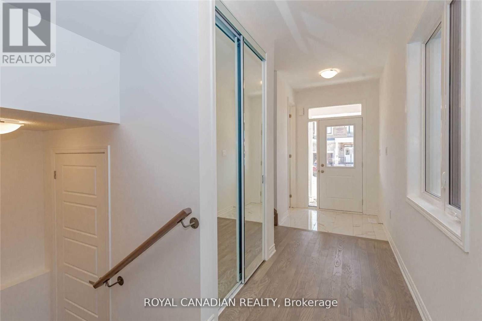 Photo 8 of 1355 Lobelia Crescent, Milton ON