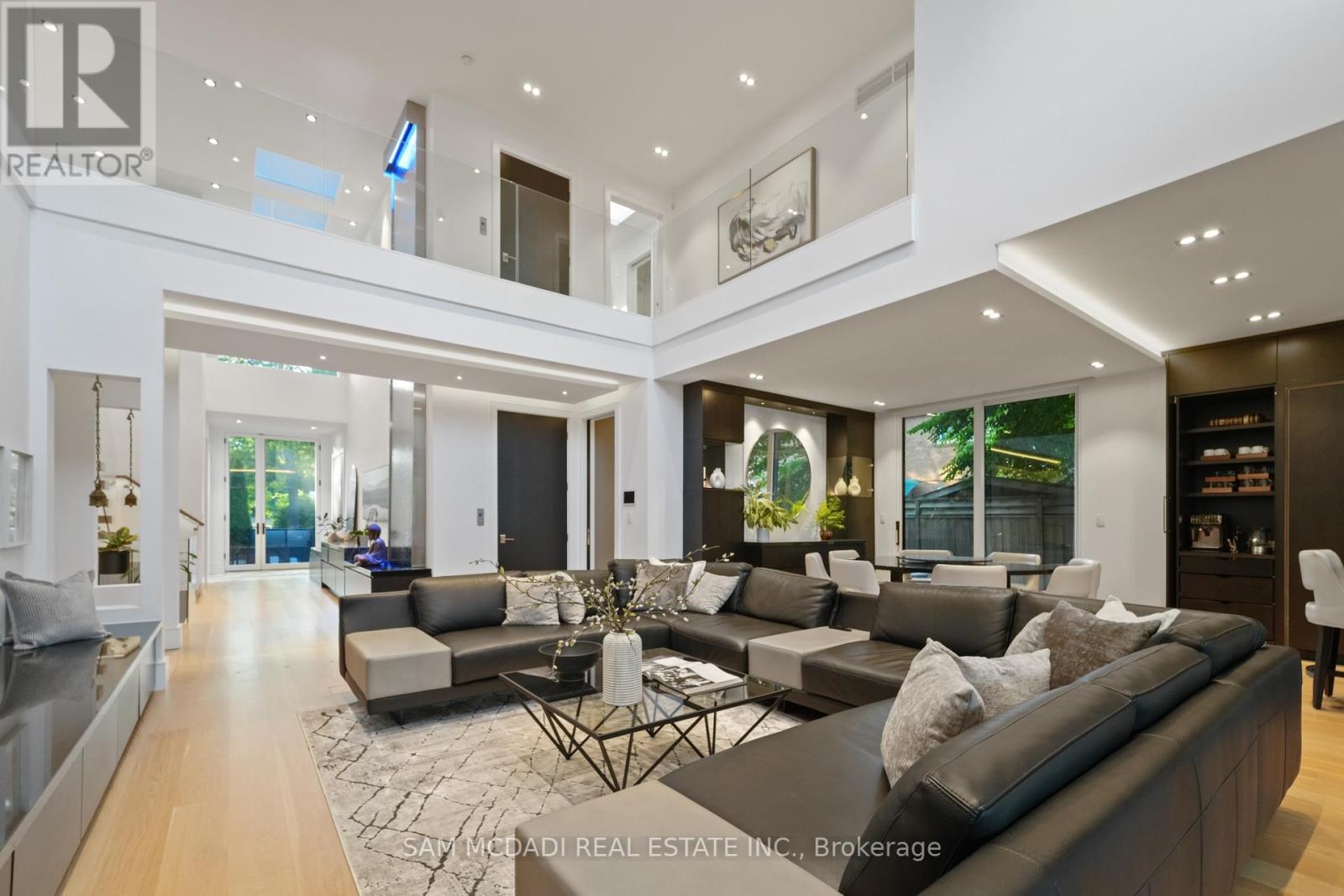 Photo 5 of 2488 Lakeshore Road E, Oakville ON