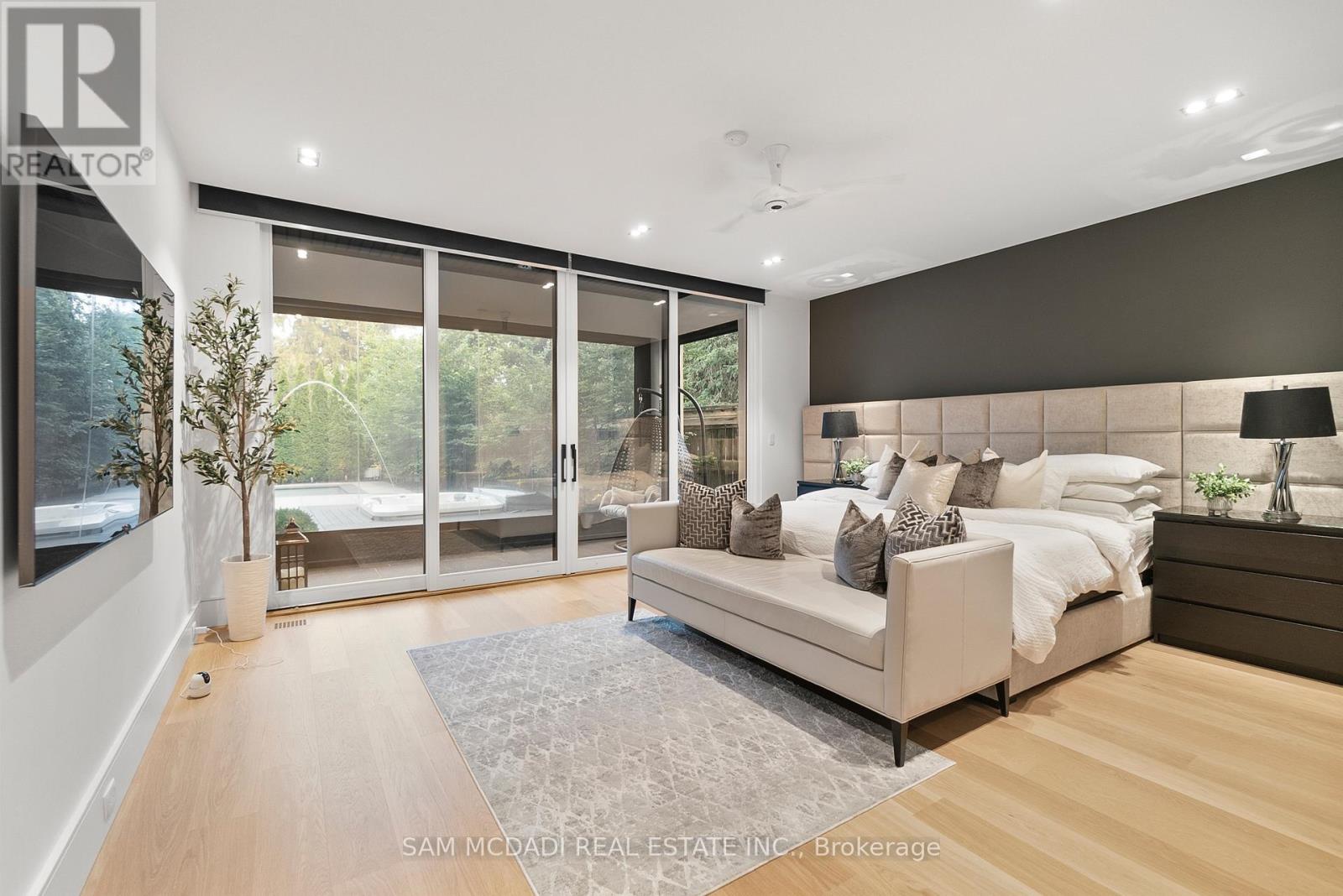 Photo 38 of 2488 Lakeshore Road E, Oakville ON