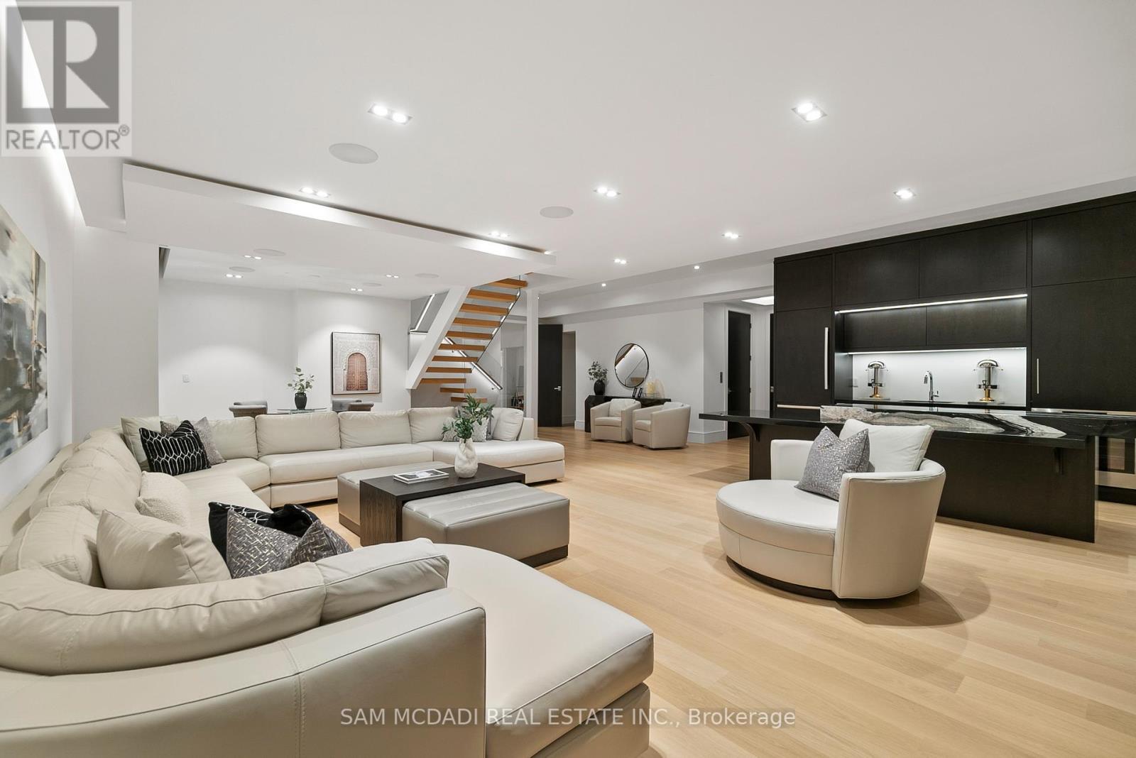 Photo 35 of 2488 Lakeshore Road E, Oakville ON