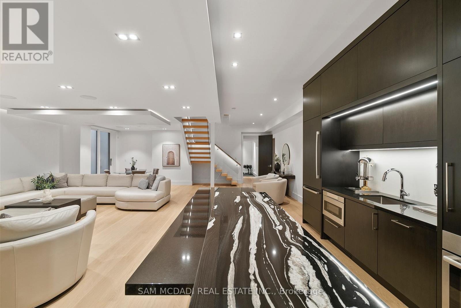 Photo 23 of 2488 Lakeshore Road E, Oakville ON
