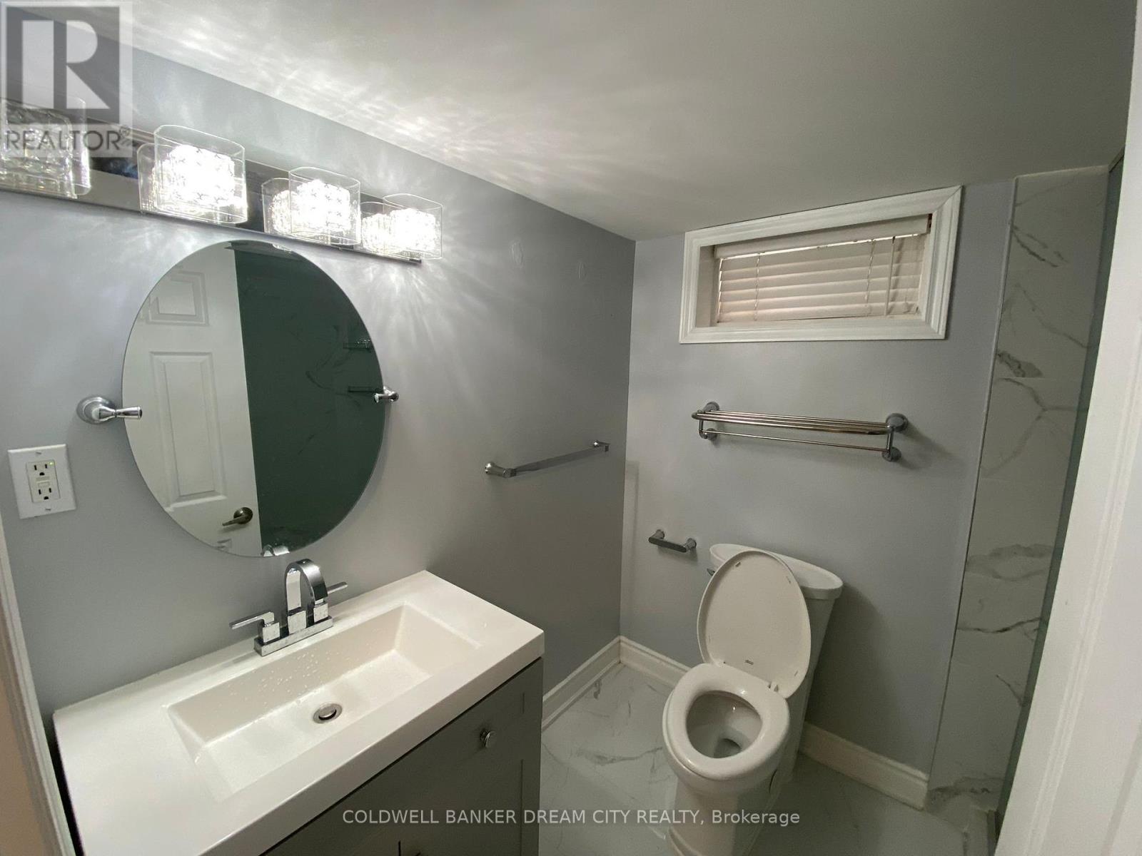 Photo 15 of 46 Chalkfarm Basement Crescent, Brampton ON