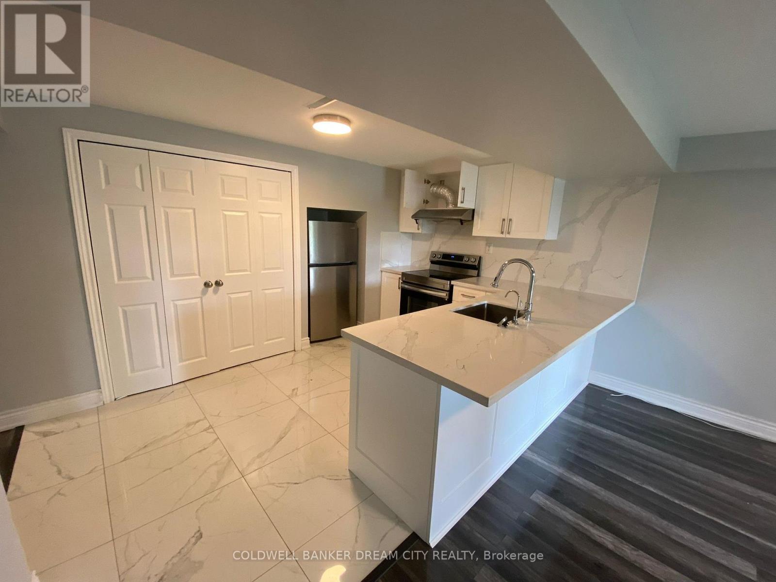 Photo 6 of 46 Chalkfarm Basement Crescent, Brampton ON
