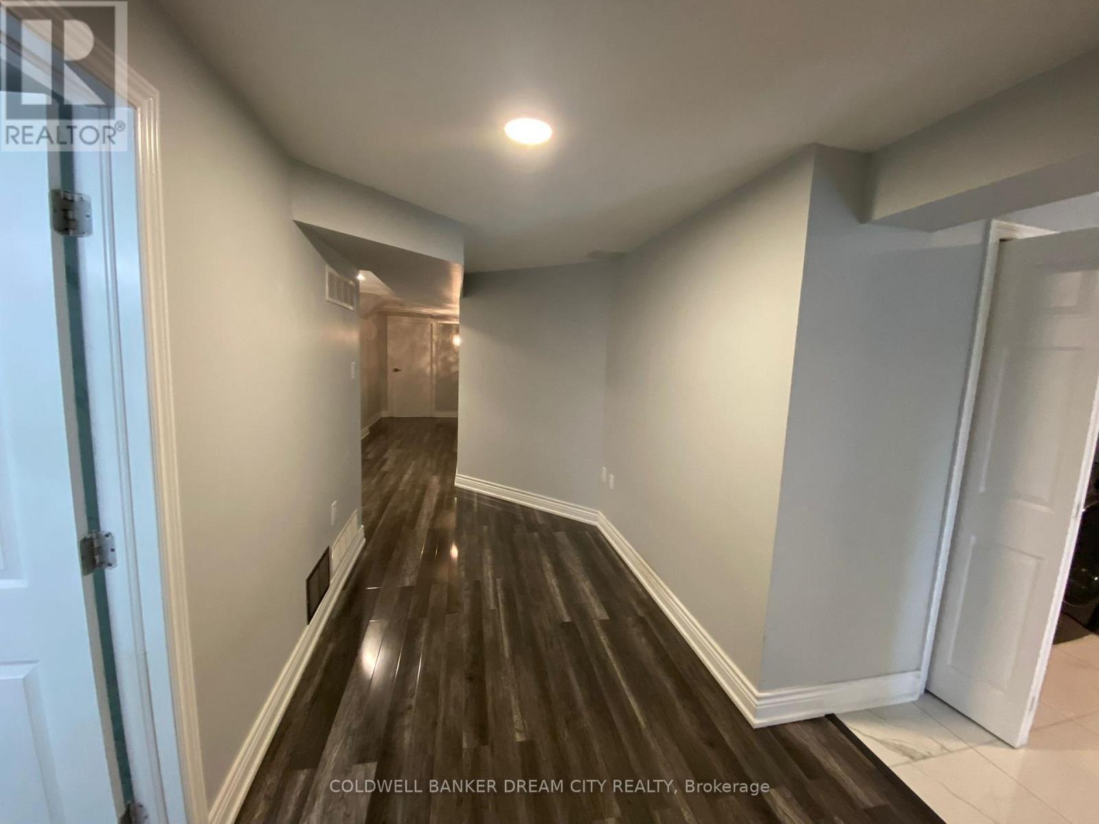 Photo 9 of 46 Chalkfarm Basement Crescent, Brampton ON