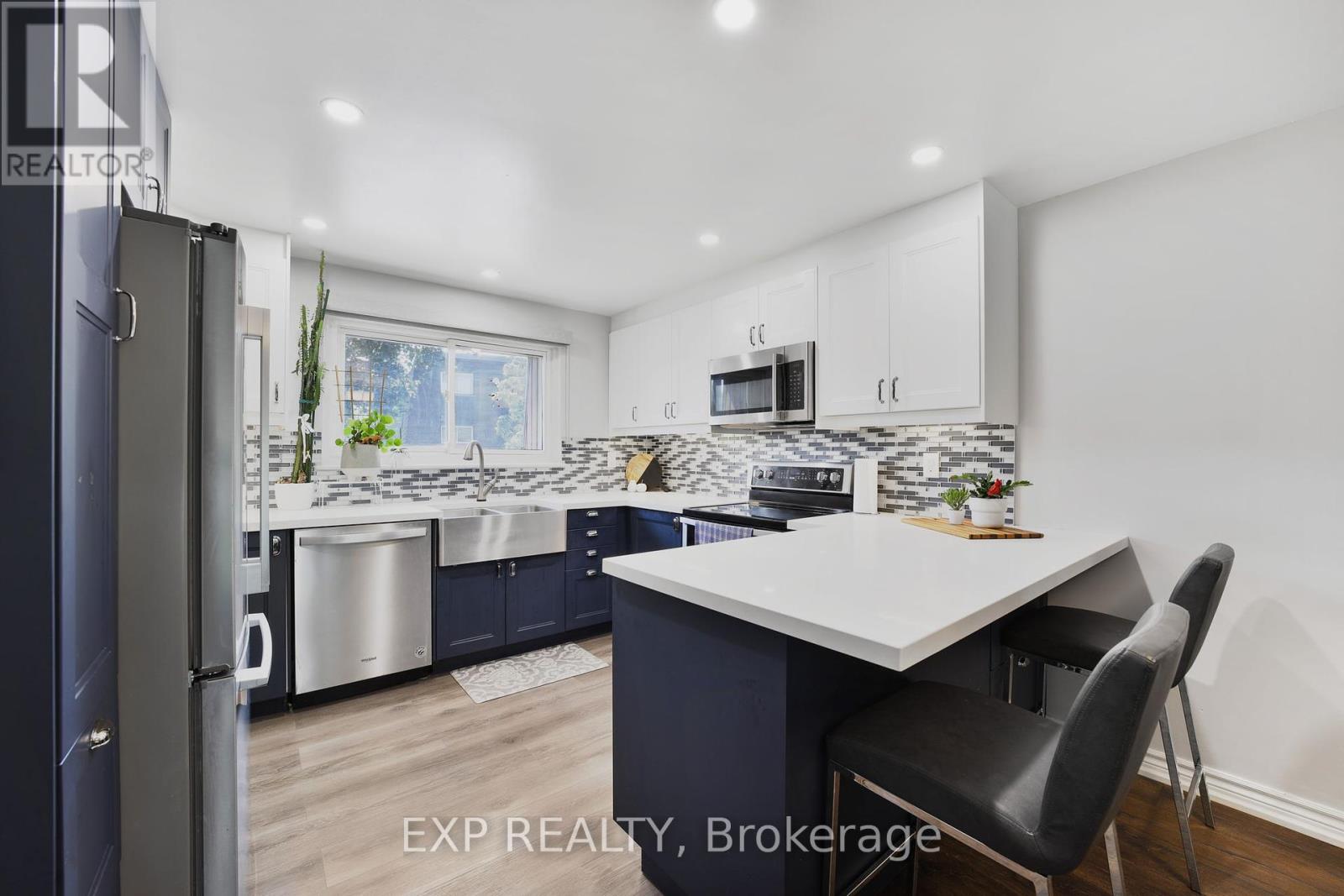Photo 42 of 136 Darras Court, Brampton ON