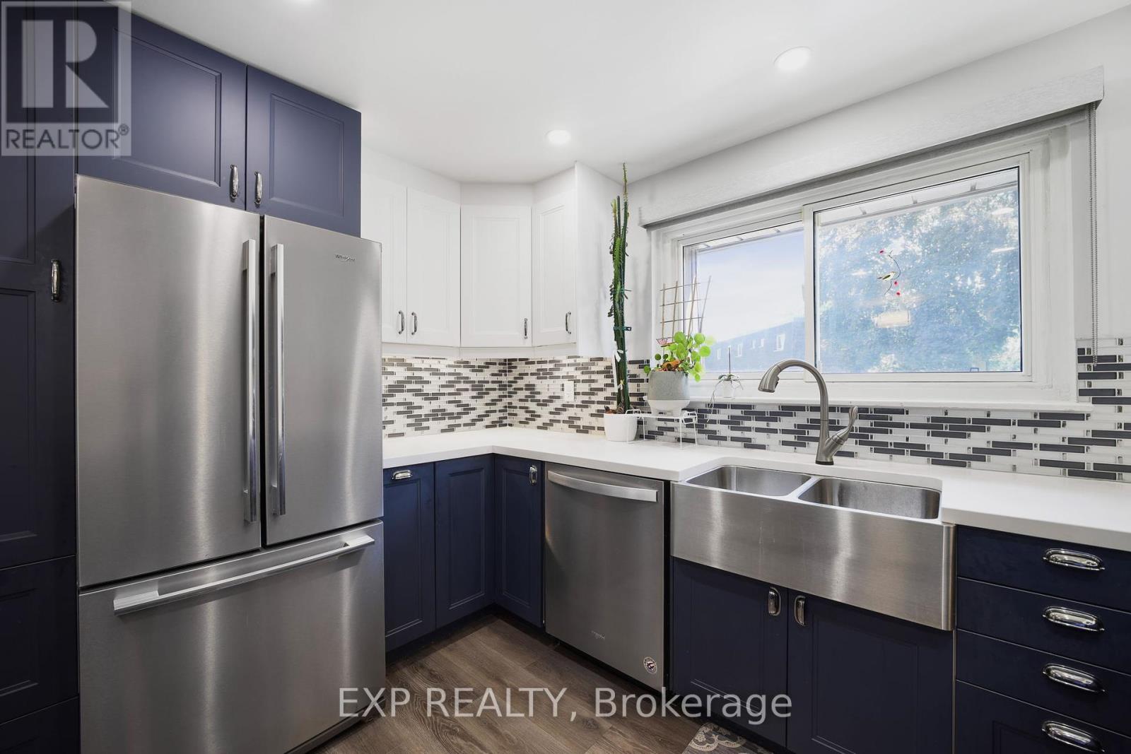 Photo 16 of 136 Darras Court, Brampton ON