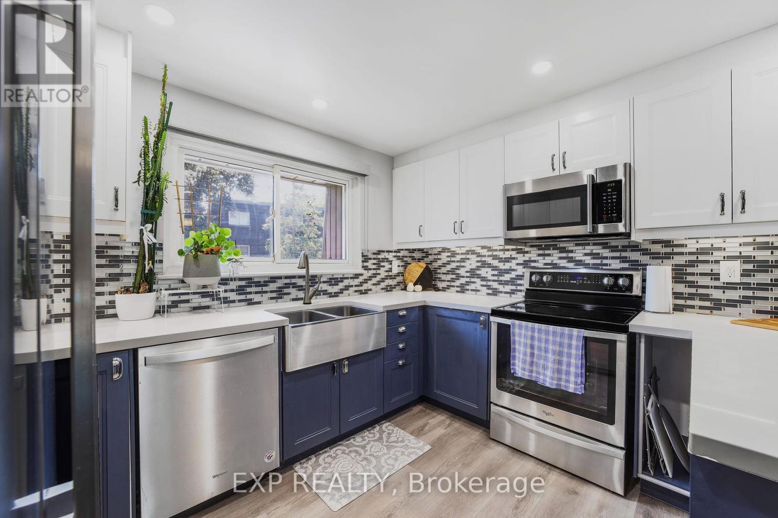 Photo 31 of 136 Darras Court, Brampton ON