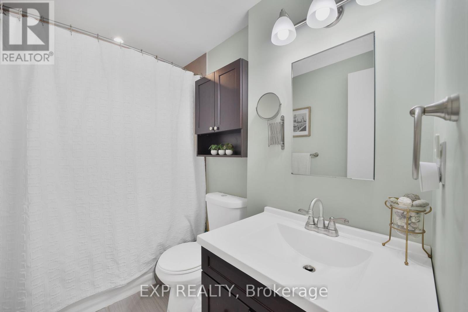 Photo 12 of 136 Darras Court, Brampton ON