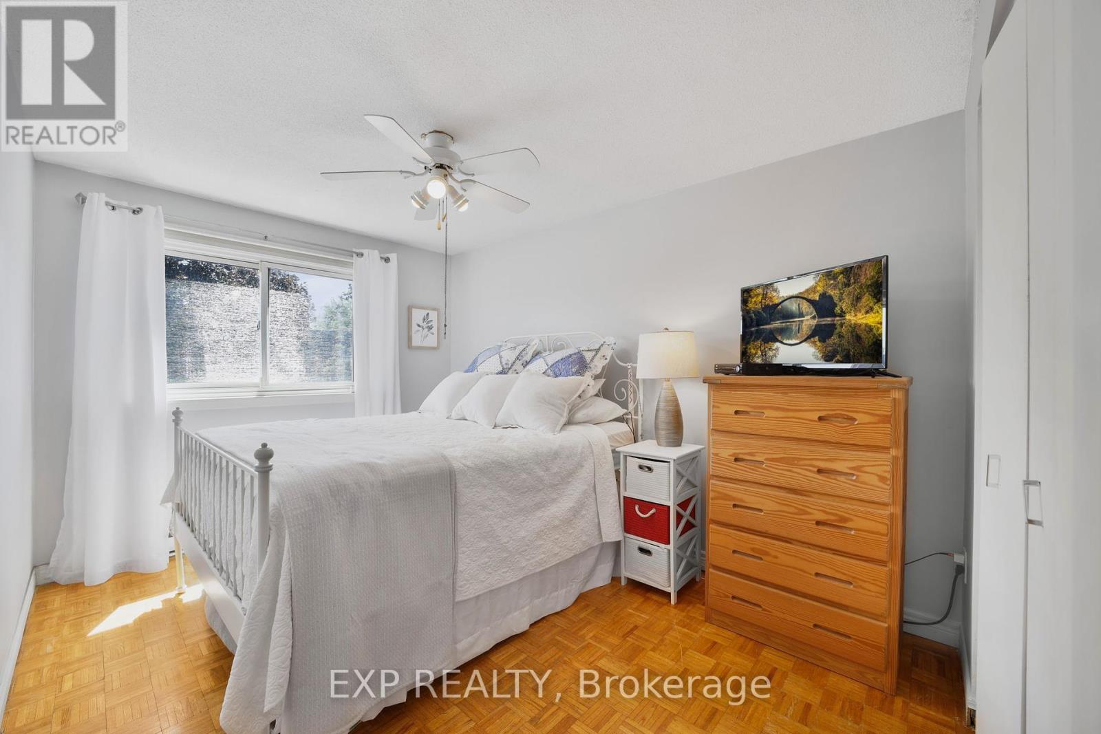 Photo 30 of 136 Darras Court, Brampton ON